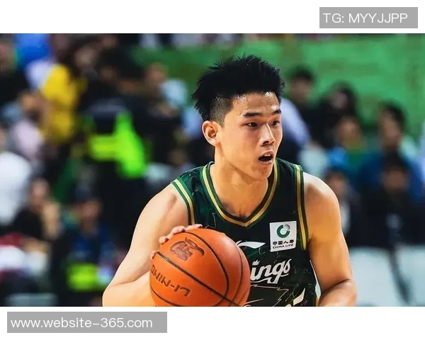 林葳在比赛中表现出色抓住机会贡献8分2板1助展现潜力